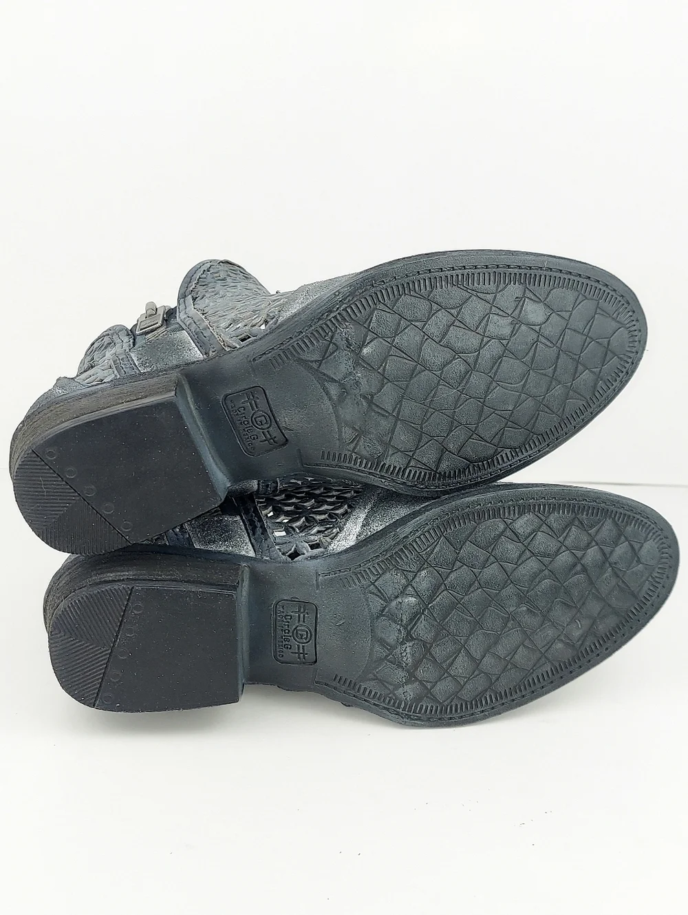 Corral Circle G Gray Distressed Cutout Ankle Booties NWOT - Picture 6 of 11